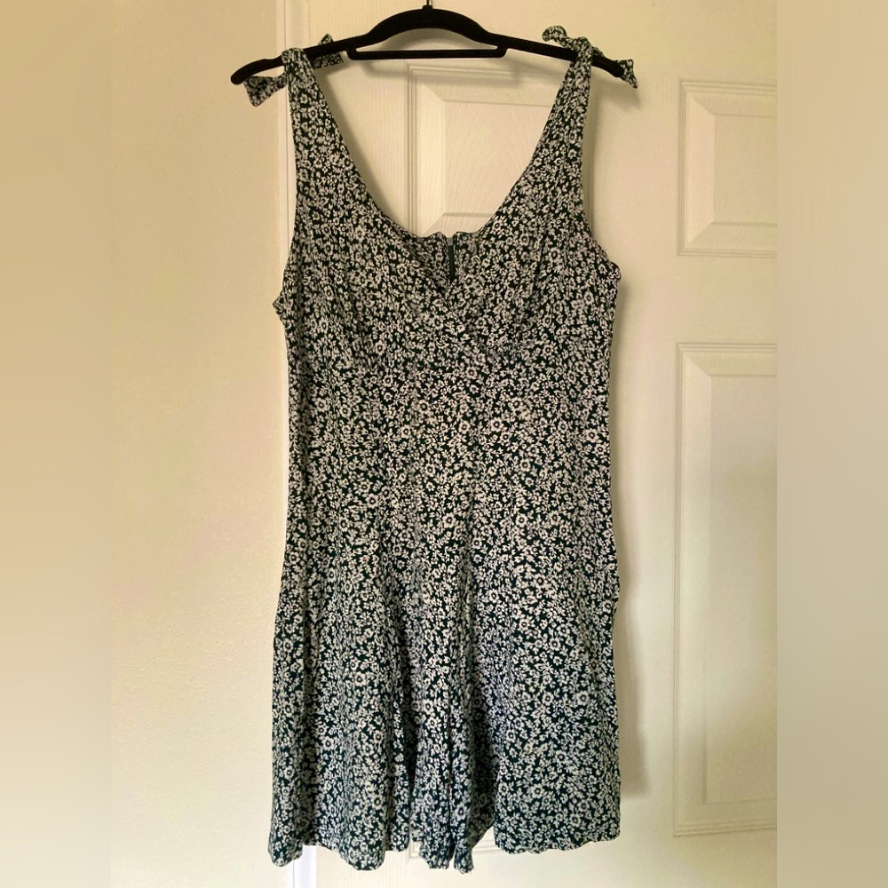 Vintage Energie Bicurrants dark green and white floral romper, size Large